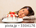 デコレーションケーキと女の子