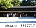 森に包まれる明治神宮　境内
