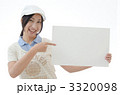 カフェスタッフの女性