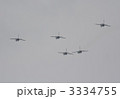 編隊を組みかえて曲技飛行に入る航空自衛隊の曲技飛行チーム、ブルーインパルス