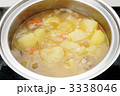 野菜を煮込む