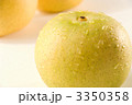 しずくのついた梨
