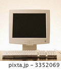 3352069