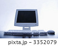 3352079