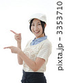カフェスタッフの女性