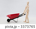 手押し車と人形