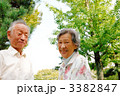 楽しそうな老夫婦