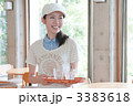 カフェスタッフの女性