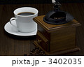 コーヒーミルとコーヒー