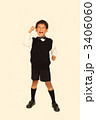 ガッツポーズをする男の子