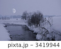 月と雪景色