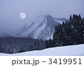 月と雪景色
