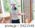 カフェスタッフの女性