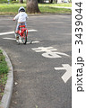 一旦停止する自転車