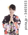 合掌する女性