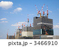 大阪梅田、建設中のビル群