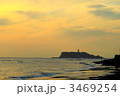 七里ヶ浜から見る江の島