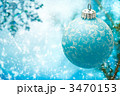 クリスマスオーナメントと雪の結晶