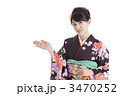 案内をする女性