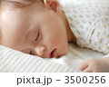 すやすや眠る赤ちゃん