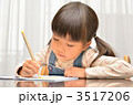 勉強する女の子