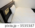 ビジネスホテルのシングルルーム