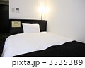 ビジネスホテルのシングルルーム