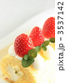 苺のロールケーキ
