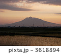 夕暮れ　岩木山