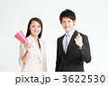 ガッツポーズする同僚（若い男女)
