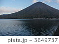 中禅寺湖と男体山