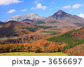 鬼女台より見る紅葉の大山と烏ヶ山