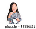 歯磨きする子供