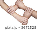 3671528