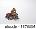 カードローンに悩む人形　（Y)
