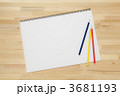 画用紙と３本の色鉛筆