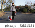 犬と散歩（モデル：大友歩）