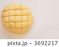 メロンパン　左寄せ　ハイアングル
