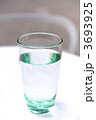 コップ一杯の水