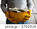 3702916