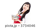 スパチュラを持った女性
