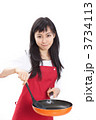 料理をする女性