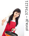 料理をする女性
