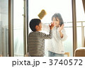 お手伝いする子供