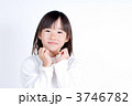 白い服の女の子