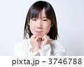 白い服の女の子
