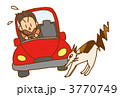 車に引かれそうになる猫