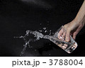 グラスからこぼれる水6