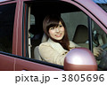 運転する女性