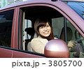 女性　笑顔　ドライブ